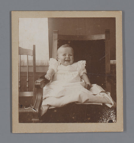 Portrait of a child in a chair, Johannes Diderik van der Waals (1873-1971) (attributed to), 1900 - 1920 Canvas Print