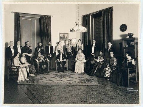 Staatsiefoto of Jhr. Mr.B.C. de Jonge, governor of the Dutch East Indies, and mrs. A.C. the Younger - baroness of Wassenaer to Semarang, O. Hisgen & Co., 1932 Canvas Print