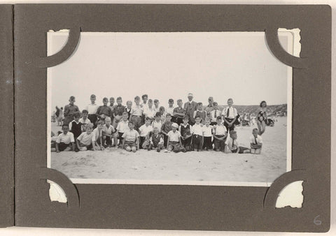 Group photo on the beach, anonymous, 1933 - 1944 Canvas Print