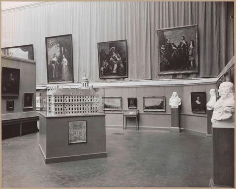 Room with the theme Amsterdam, with paintings, busts and a model, 1900 - 1949 Canvas Print