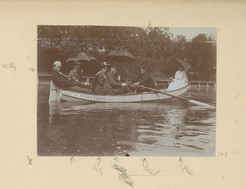 Group in rowboat on the water, Hendrik Herman van den Berg, in or after 1890 - in or before 1894 Canvas Print