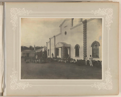 Group photo of sugar factory staff, O. Hisgen & Co. (possibly), 1890 - 1910 Canvas Print