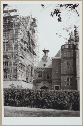 West and south façade of Rijksprentenkabinet and library under construction, on the right part of the Fragmentengebouw, 1964 Canvas Print