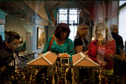 Visitors at a display case with a Model of a Javanese market stable in the Room Netherlands overseas 1800-1900 a few days after the reopening, 2013 Canvas Print