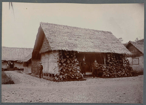 Building in the bivouac in Krueng Seumpo, anonymous, 1903 - 1913 Canvas Print