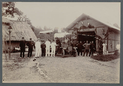 Officers with car in bivouac Krueng Seumpo, anonymous, 1903 - 1913 Canvas Print