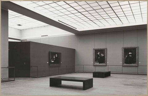 Zaal met drie schilderijen, twee banken voor bezoekers en een doorgang, c. 1969 Canvas Print