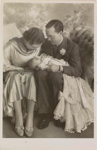 Portrait of Juliana, Queen of the Netherlands, Bernhard van Lippe-Biesterfeld and Beatrix, Queen of the Netherlands, anonymous, 1938 Canvas Print