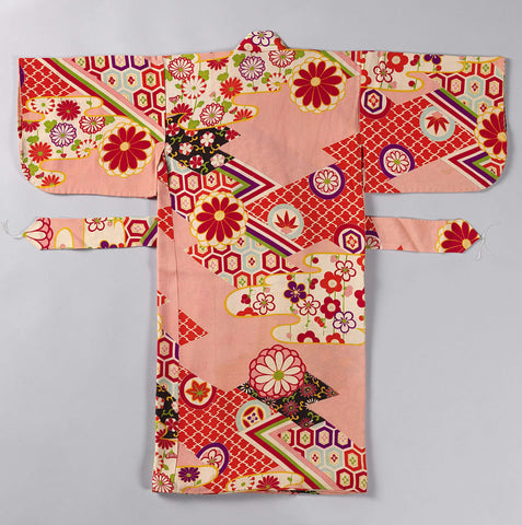 Girls miyamairi kimono with geometric and floral motifs, anonymous, 1920 - 1940 Canvas Print