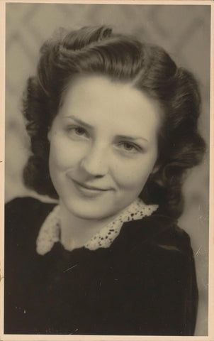 Portrait of a participant in a course of the Colonial School for Girls and Women in The Hague, anonymous, c. 1930 - c. 1949 Canvas Print