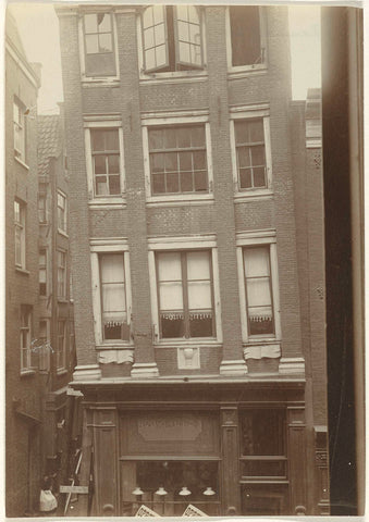 Winkel met Japansche lakwerken in de Damstraat in Amsterdam, anonymous, c. 1880 - c. 1885 Canvas Print