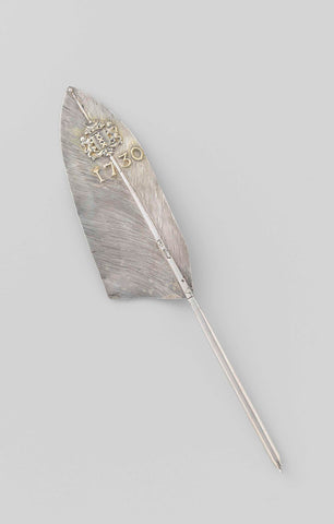 Price pen in the form of a quiditive feather with the year 1730 and the coat of arms of Amsterdam, Hendrik de Hondt (attributed to), 1730 Canvas Print