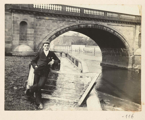 Portrait of a Friend of Dolph Kessler under Gainsborough Bridge, Geldolph Adriaan Kessler, c. 1903 - c. 1904 Canvas Print