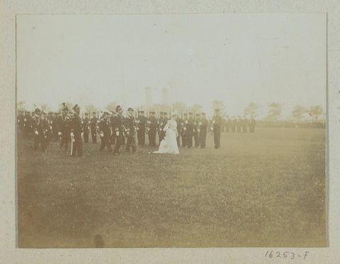 Queen Wilhelmina at the banner ceremony, followed by soldiers, Willemsoord, anonymous, 1904 Canvas Print