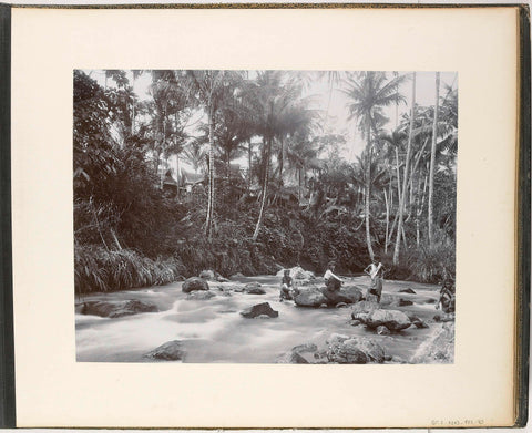 Gezicht op Battak Kampong Roemah Kinangkang, Sumatra (Battak Kampong Roemah Kinangkang), Carl J. Kleingrothe, c. 1885 - 1900 Canvas Print