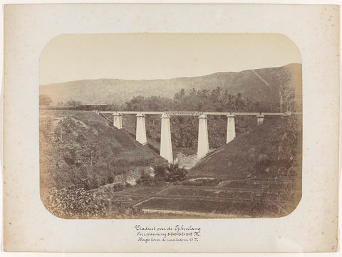 Viaduct over de Tjebeulang / Overspanning : 8 + 2 x 10 + 12 + 2 x 10 + 8 M. / Hoogte boven de rivierbodem 25 M., anonymous, 1880 - 1888 Canvas Print