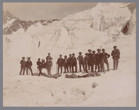 Group portrait of unknown mountaineers eight days after a disaster in the Mont Blanc Massif on August 18, 1895, anonymous, 1895 Canvas Print