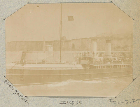 Sailing ship with in the background the coast of Dieppe, Gaillet, c. 1890 - c. 1900 Canvas Print