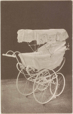 Kinderwagen geschonken aan Wilhelmina, koningin der Nederlanden, door de Zeeuwse vrouwen ter gelegenheid van de geboorte van Juliana, koningin der Nederlanden, op 30 april 1909, anonymous, Gebroeders van Straaten, 1909 Canvas Print