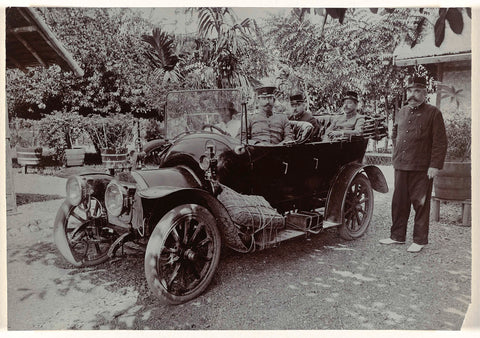 Officers in a car, anonymous, 1903 - 1913 Canvas Print