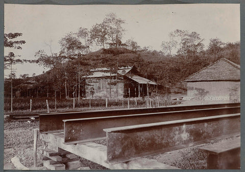 Forge at Camp Krueng Seumpo with Components for a Bridge, anonymous, 1903 - 1913 Canvas Print