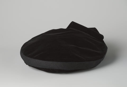 Hat of black velvet in beret model, anonymous, c. 1942 - c. 1949 Canvas Print