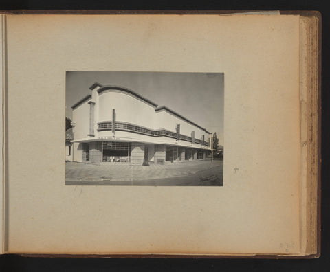 Clothing store, unknown, 1931 - 1937 Canvas Print