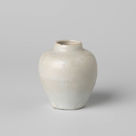 Ovoid vase with a white glaze, anonymous, anonymous, c. 1500 - c. 1599 Canvas Print