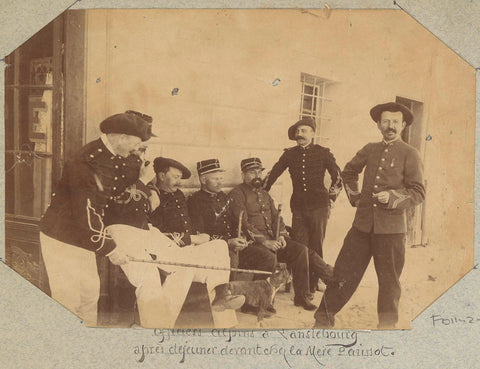 Members of an Alpine regiment in front of inn Chez la Mère Parissot in Lanslebourg, anonymous, c. 1890 - c. 1900 Canvas Print