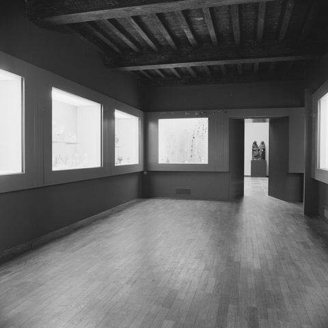 Room with display cases with jewels, rock crystal objects, gold and silver ornaments and a passage with a view of two statues, 1962 Canvas Print