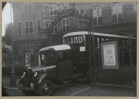 The entrance Modern Art on the Hobbemastraat during the evacuation in 1939, 1939 Canvas Print