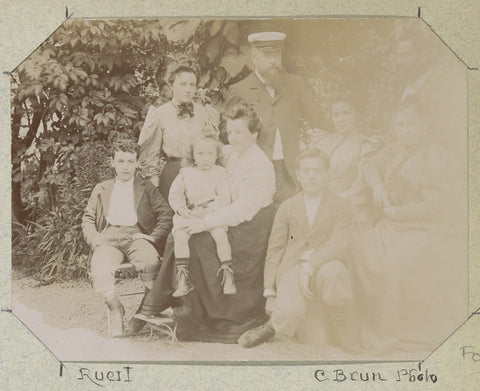 Group portrait of a French family in a garden in Rueil, C. Brun, c. 1890 - c. 1900 Canvas Print