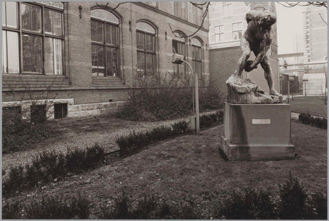 Rear of the Teekenschool with the garden image of the discus thrower on the right, 1982 Canvas Print