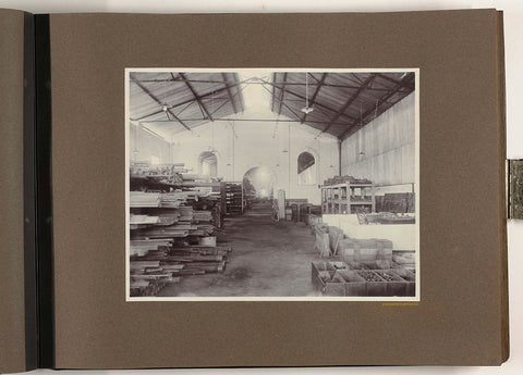 Factory goodsang, Atelier Kurkdjian, 1917 Canvas Print