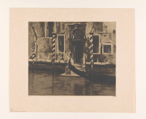 Canal with gondola in Venice, Willem Witsen, c. 1914 - c. 1919 Canvas Print