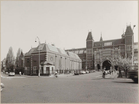 Drucker extension and south façade Main building, 1979 Canvas Print