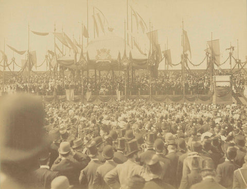 Queen Wilhelmina and regent Emma during the laying of the foundation stone of the Wilhelmina Gasthuis in Amsterdam under the watchful eye of many audiences. Canvas Print