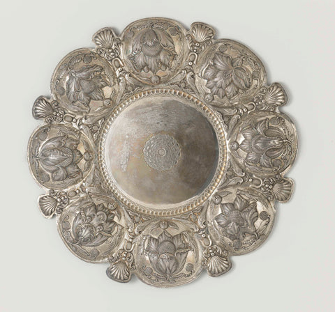 Bowl of silver, with eight lobes, interspersed with shells and birds and cobblestone. Floating of flowers., anonymous, c. 1740 - c. 1760 Canvas Print