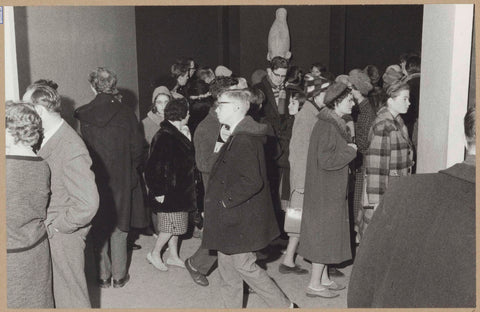 Visitors to the exhibition 5000 years of art from Egypt in January 1961, c. 1960 Canvas Print