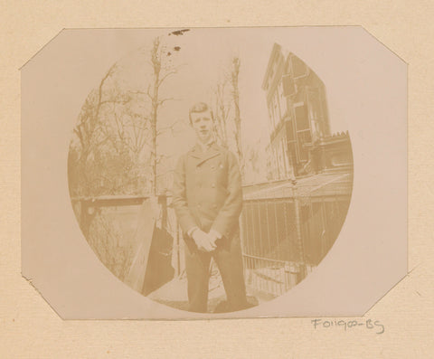 Portret van Willem Frederik Piek Jr. in de achtertuin van Herengracht 258, Amsterdam, Johanna Margaretha Piek (attributed to), 1889 - 1893 Canvas Print