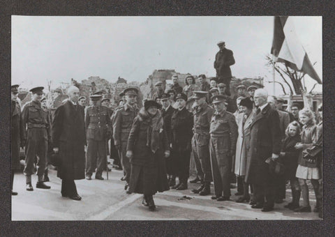 Queen Wilhelmina walks along a hedge of soldiers in March 1945 in Zeeuws Vlaanderen, anonymous, 1942 Canvas Print