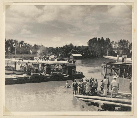 Transferring cars to a boat, anonymous, 1935 Canvas Print