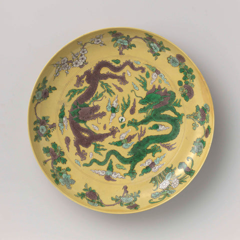 Saucer dish with pearl chasing dragons on a yellow ground, anonymous, c. 1850 - c. 1900 Canvas Print