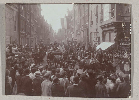 Driving tour of Queen Wilhelmina and Prince Hendrik to the Wester-Suikerraffinaderij in Amsterdam, anonymous, 1904 Canvas Print