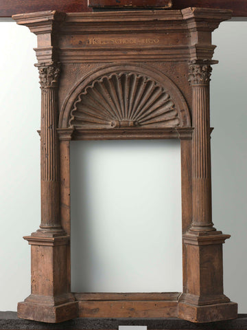 Paneling, with corinthian columns placed over the corner on piedestals, between which an edge arch carried by pilasters, filled with shell (fragment), anonymous, c. 1500 - c. 1600 Canvas Print