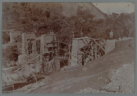 Construction of the bridge over the Woih ni Enang, anonymous, 1903 - 1913 Canvas Print