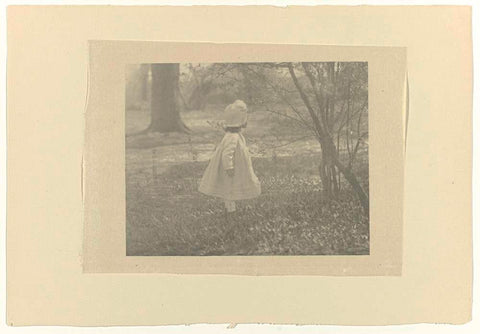 Girl with hat, standing in a forest, Alfred Stieglitz, 1901 - 1905 Canvas Print