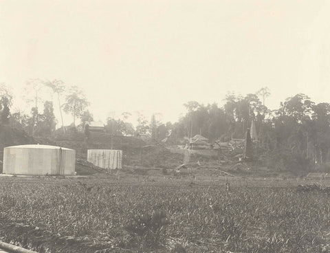 Oil tanks and derrick, anonymous, 1903 - 1907 Canvas Print