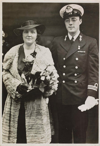 Juliana, Queen of the Netherlands, and Bernhard van Lippe-Biesterfeld returning from the coronation celebrations in London on 22 May 1937, anonymous, 1937 Canvas Print