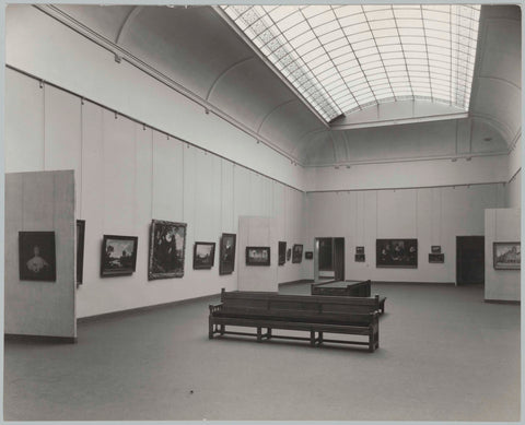 Inrichting van de schilderijenafdeling in 1954, 1954 Canvas Print